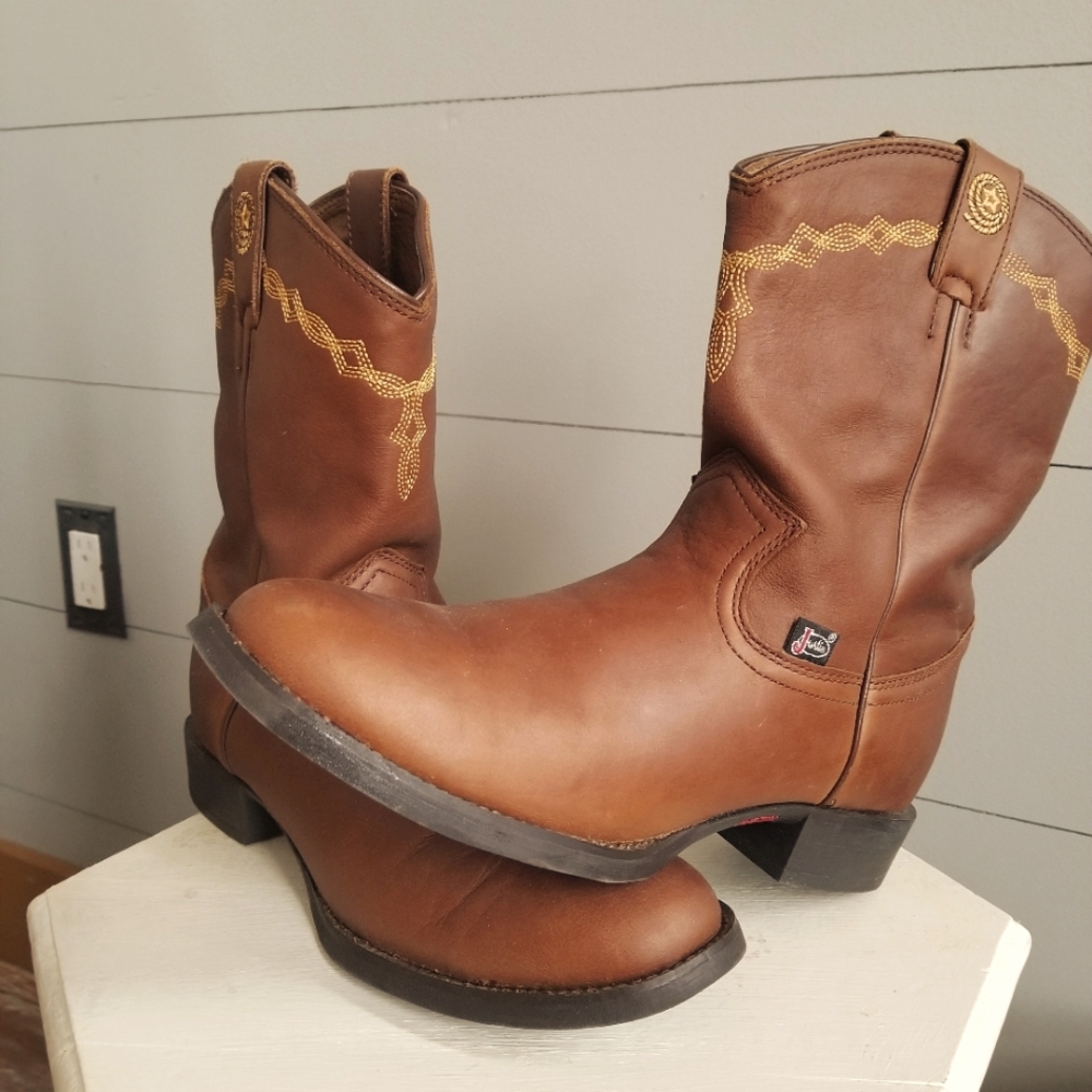 NWOT Justin Western Boots size 8B